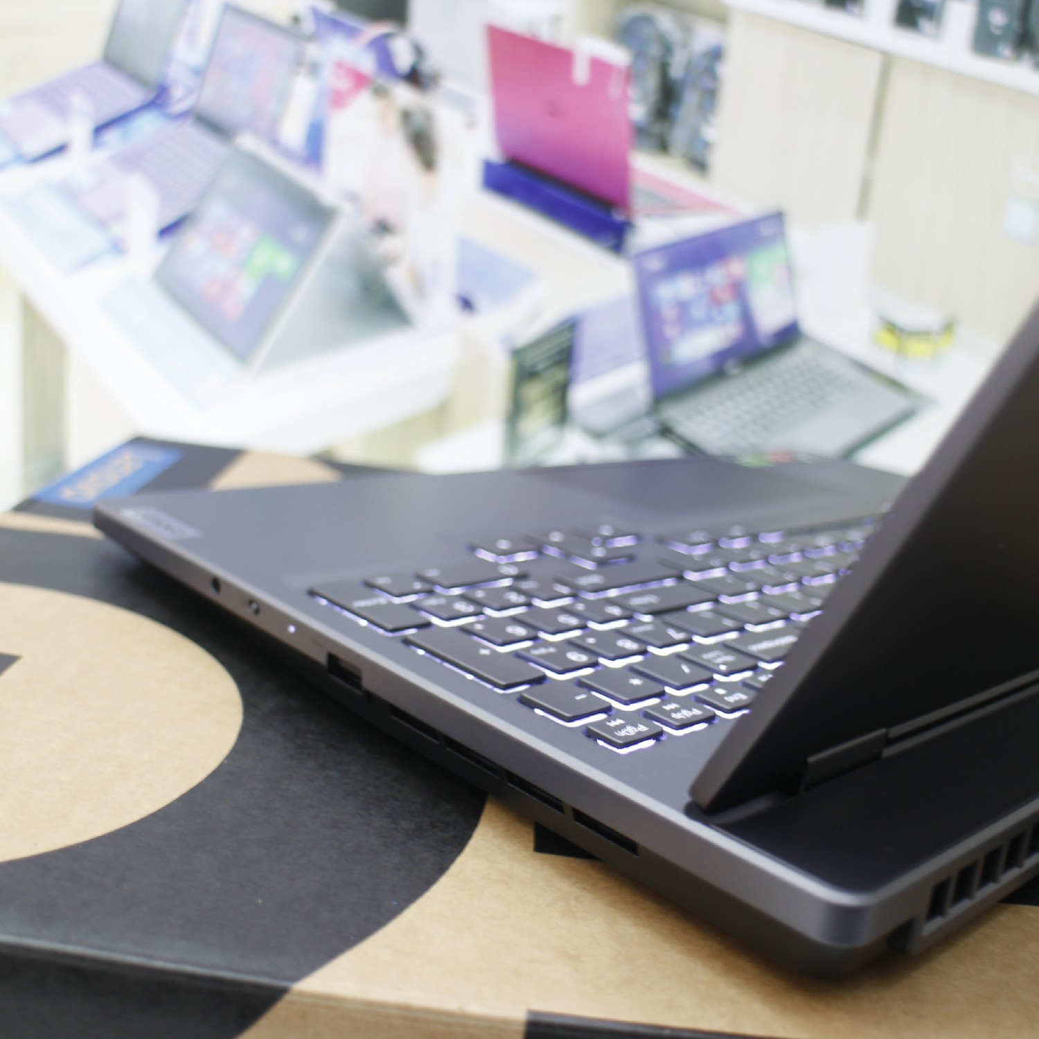 Lenovo Legion R7000 ARP8 (3)