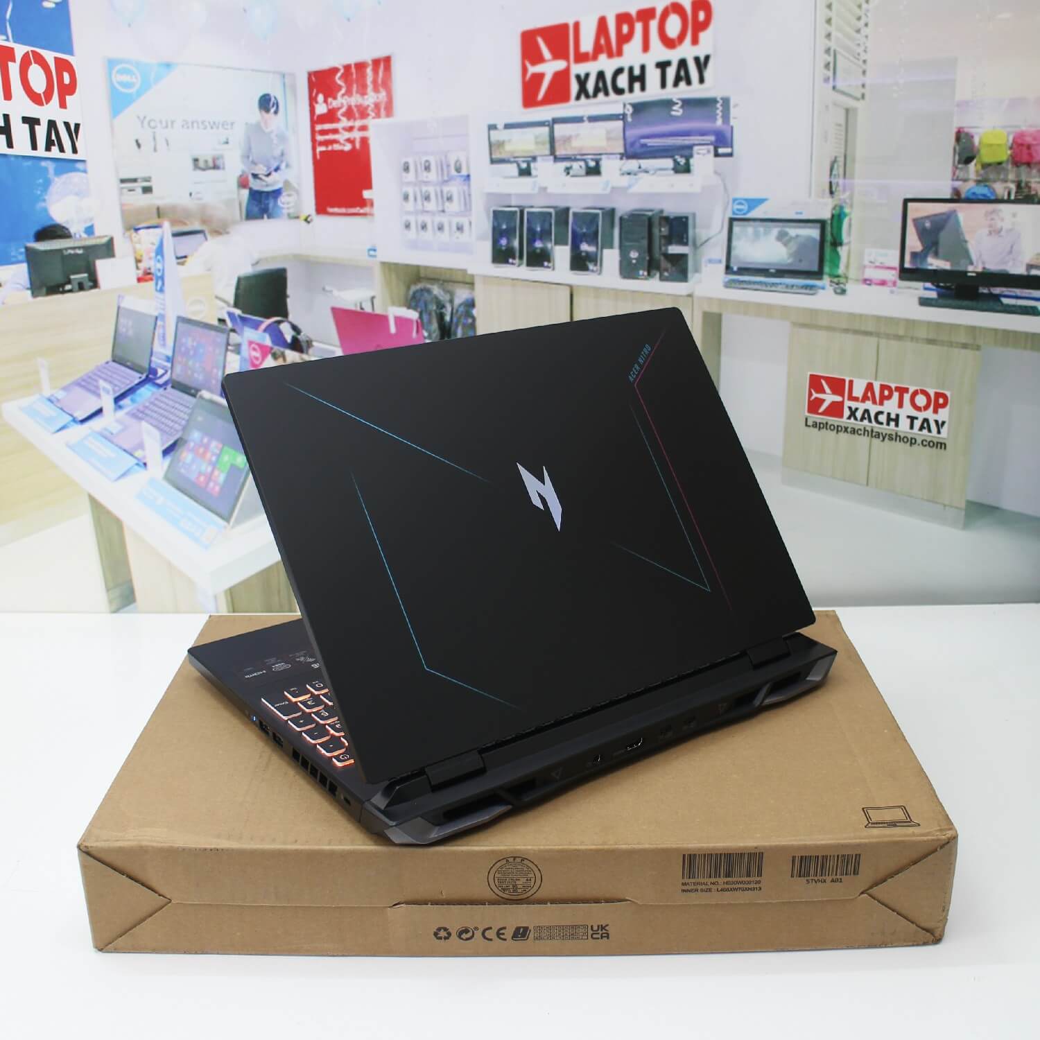 Acer Nitro 16 Phoenix AN16 (6)