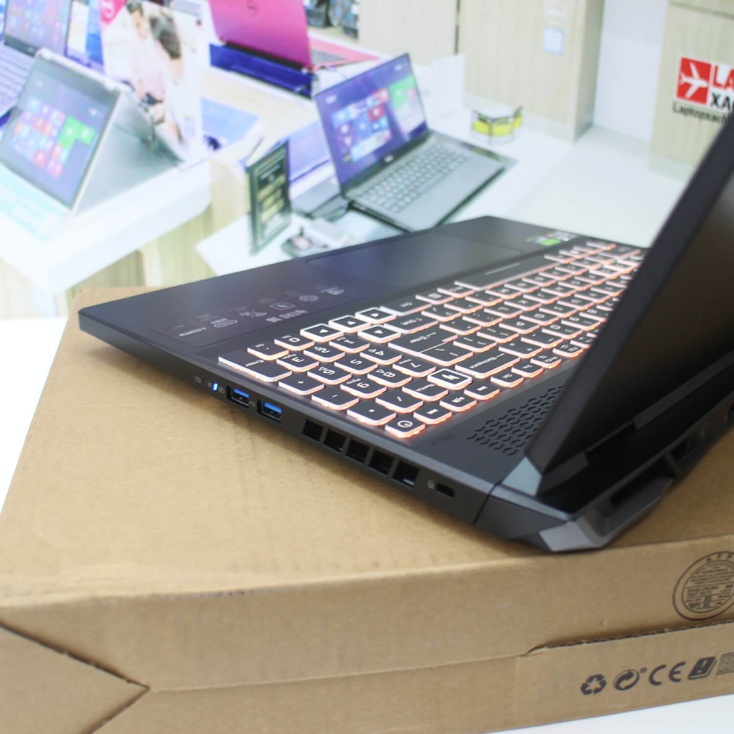 Acer Nitro 16 Phoenix AN16 (8)