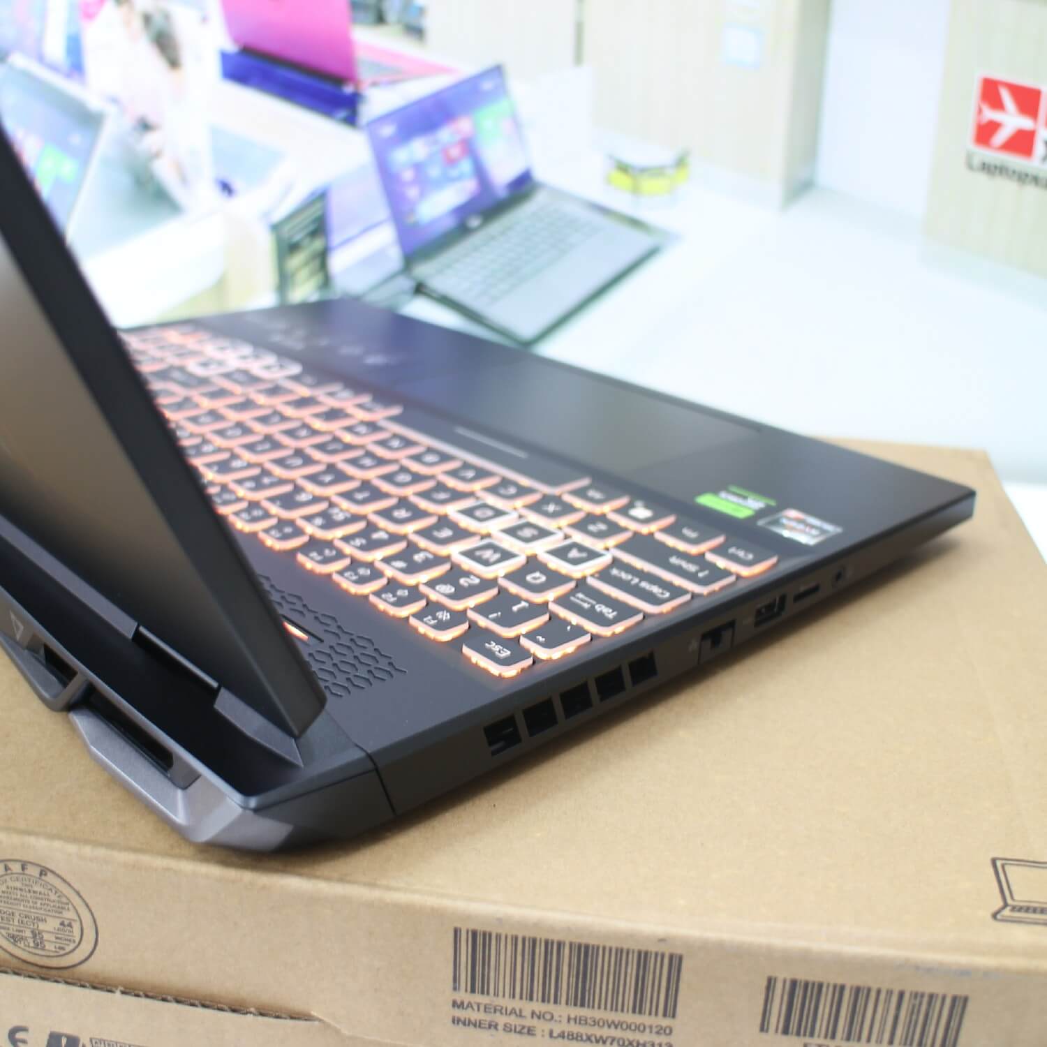 Acer Nitro 16 Phoenix AN16 (9)
