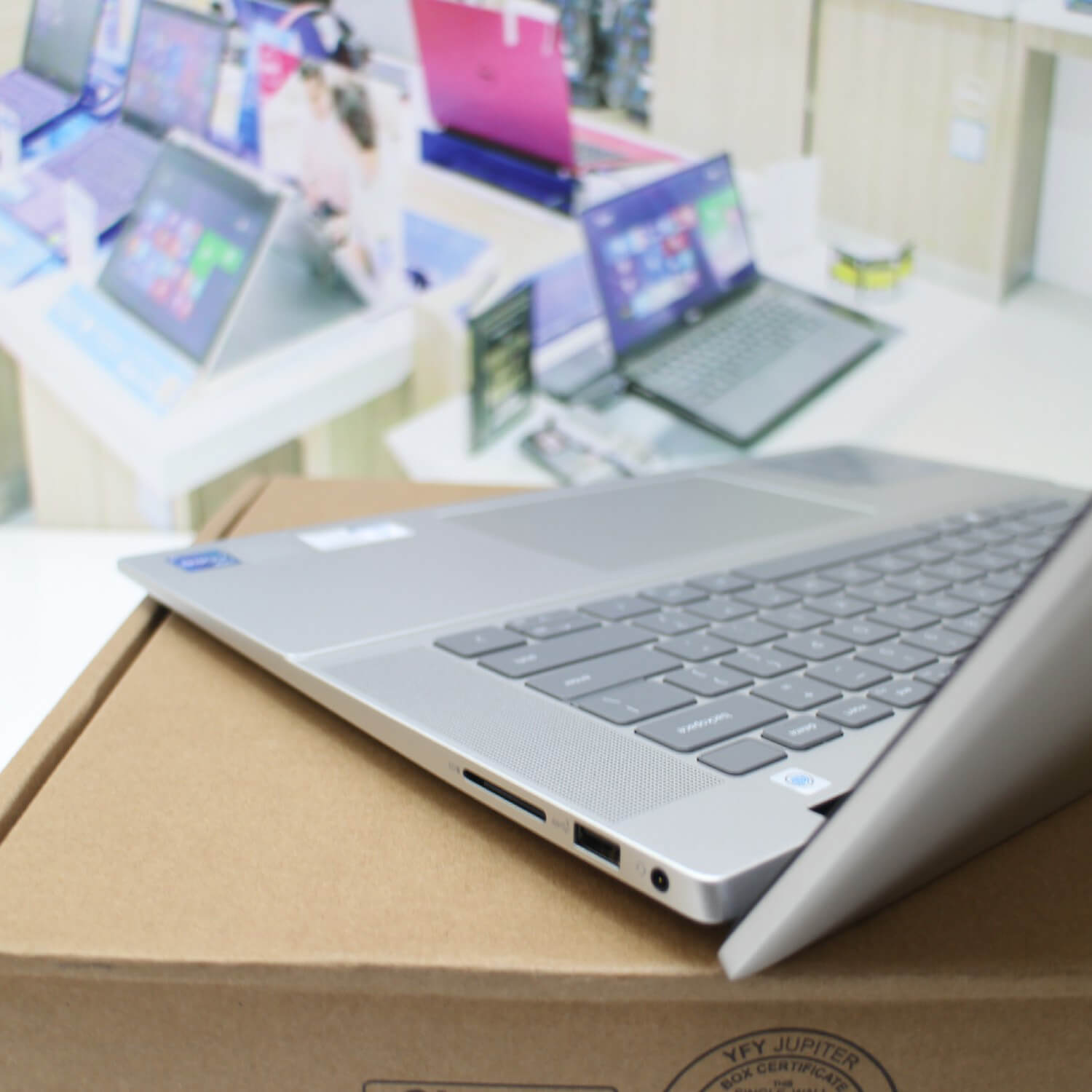 Dell Inspiron 16 5630 onboard (2)