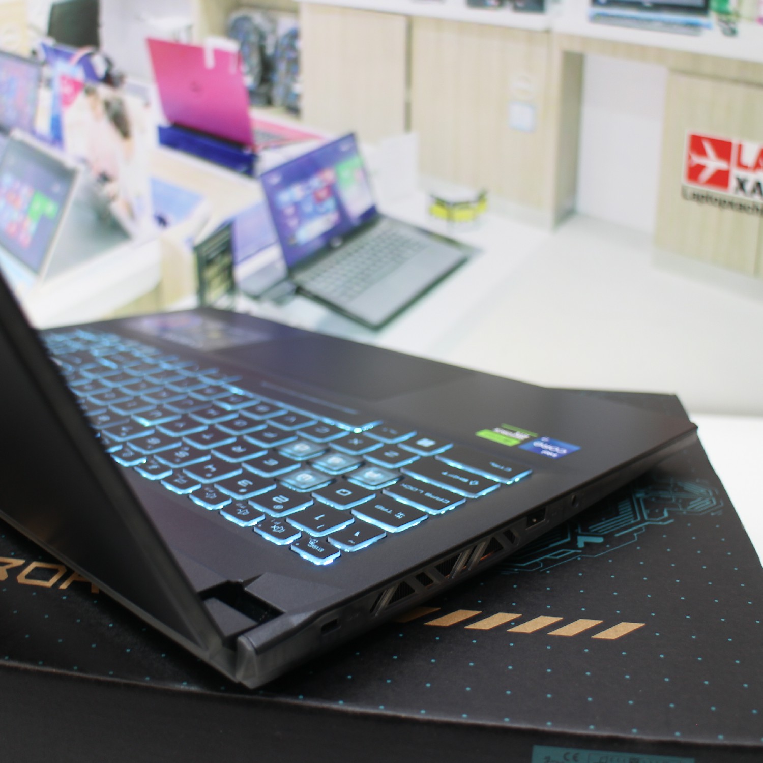 Laptop MSI Cyborg Gaming 15 (9)