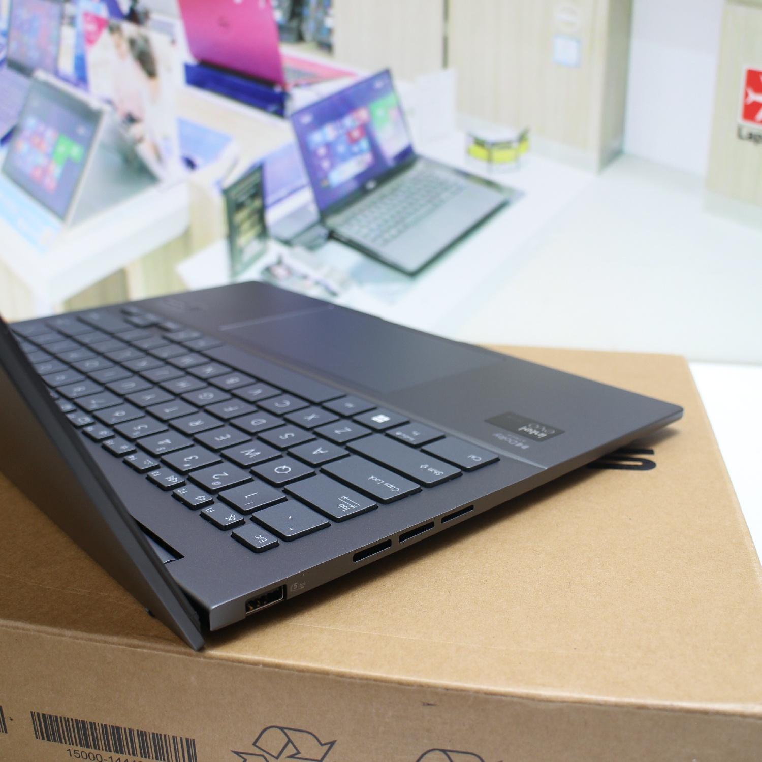 ASUS Zenbook 14 OLED Q415MA (5)