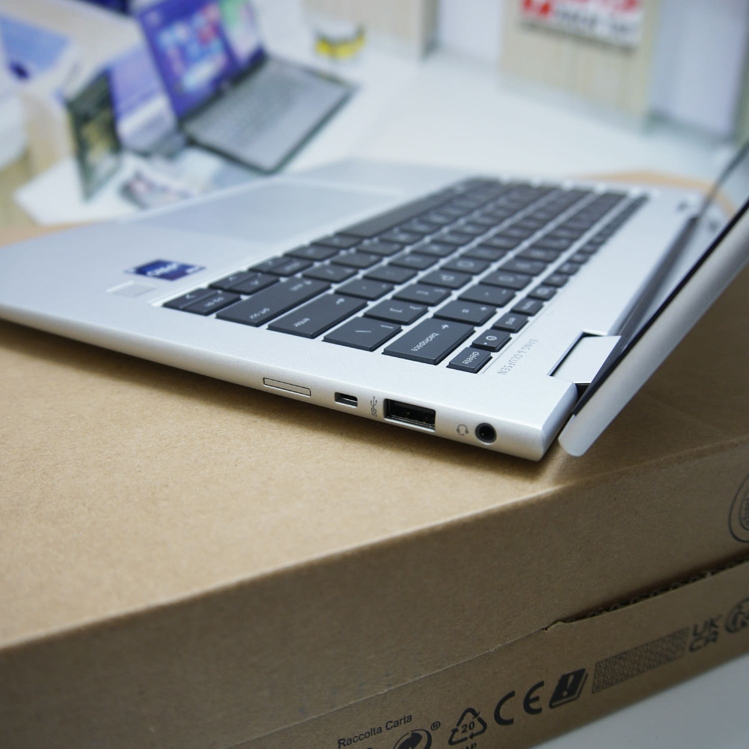 HP Elite X360 1040 G9 2 in 1 (4)~1