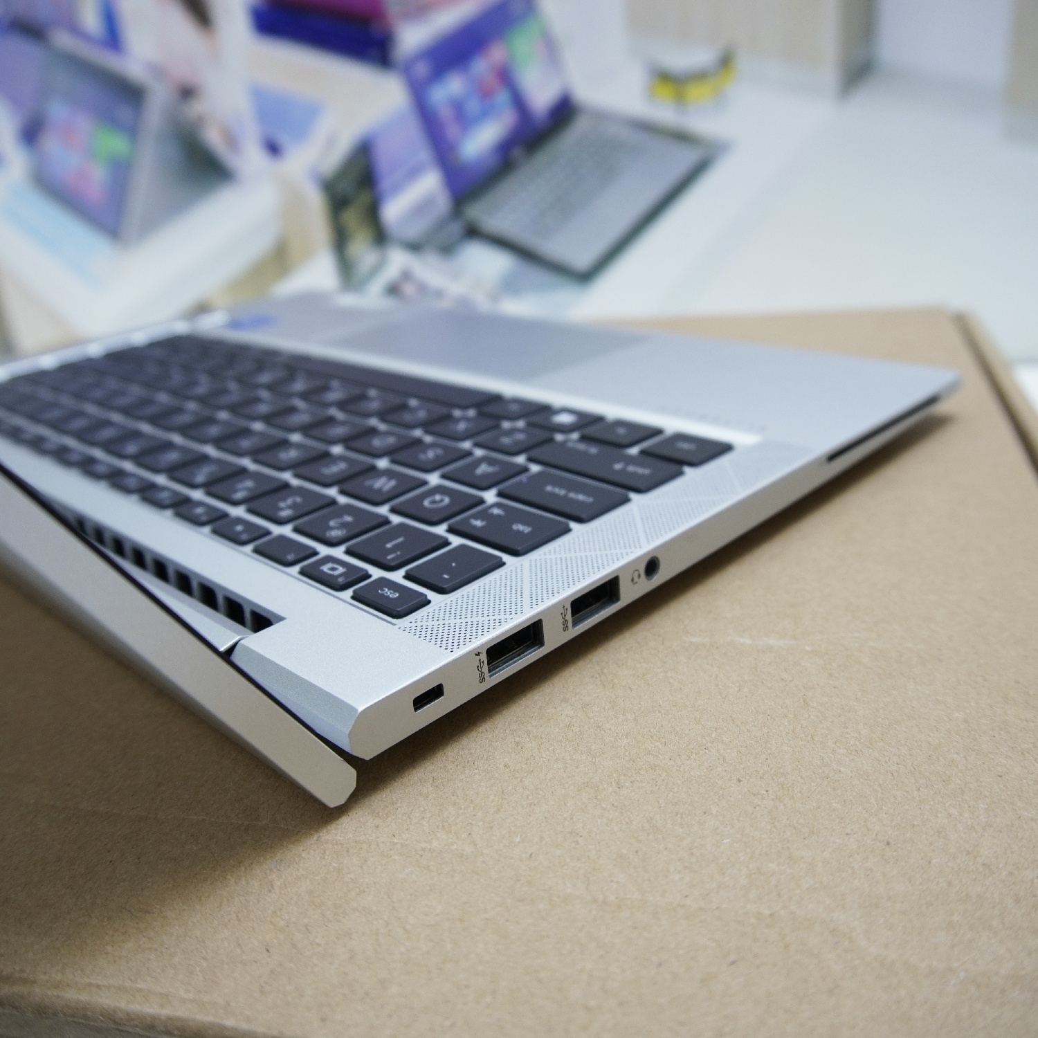 HP Elitebook 830 G8 (7)