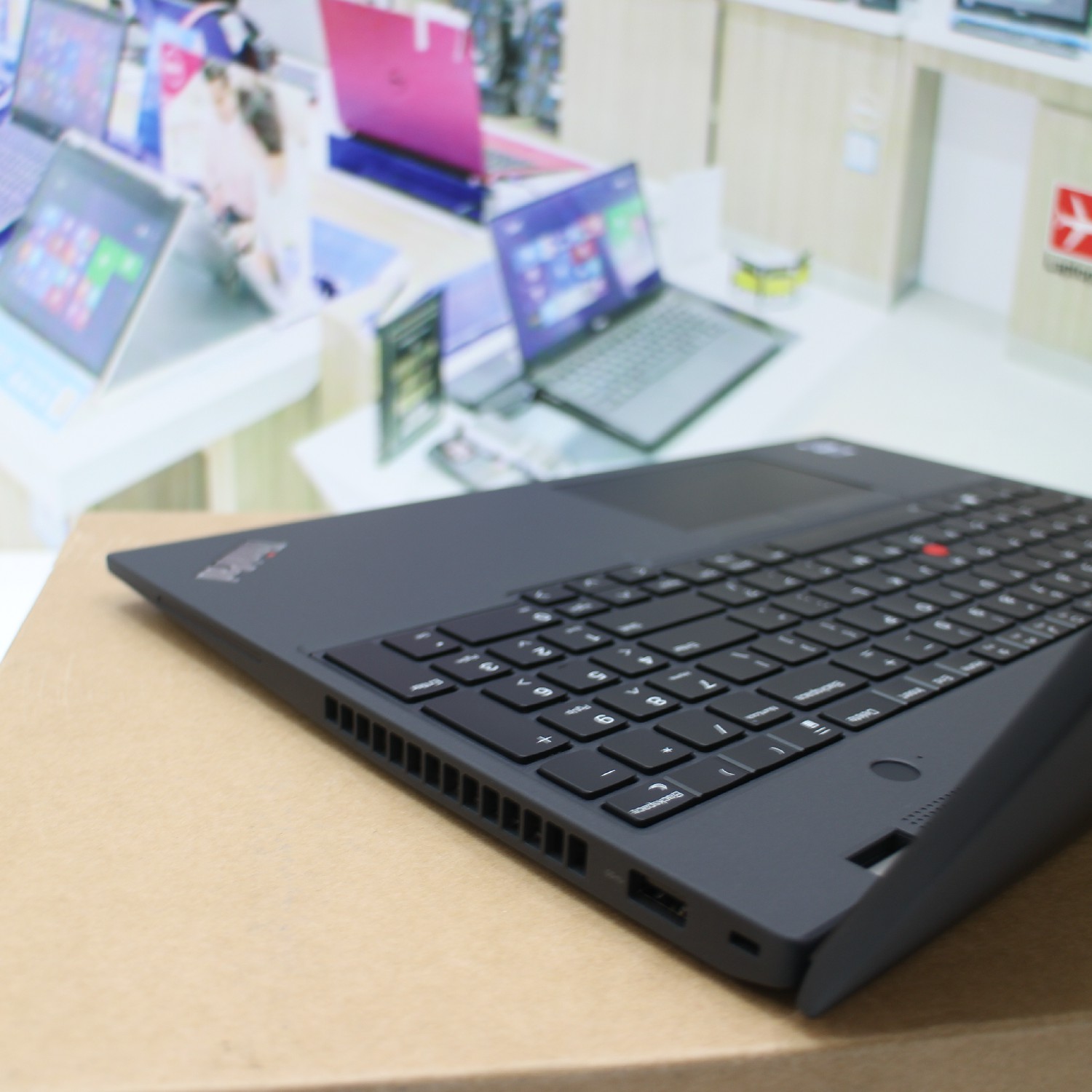 Lenovo Thinkpad T16 Gen 2 (17)