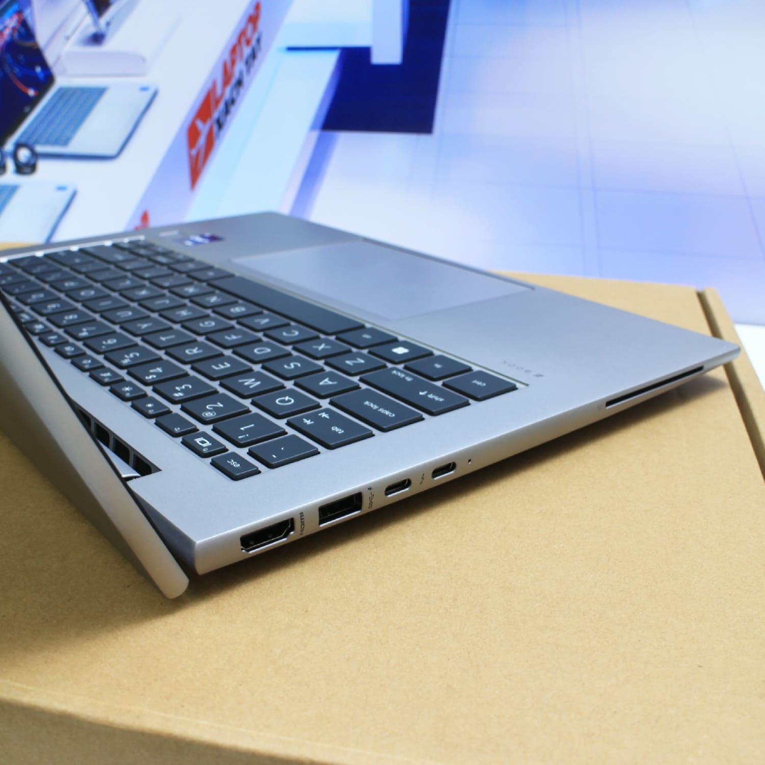 HP Zbook Firefly 14 G10 (6)