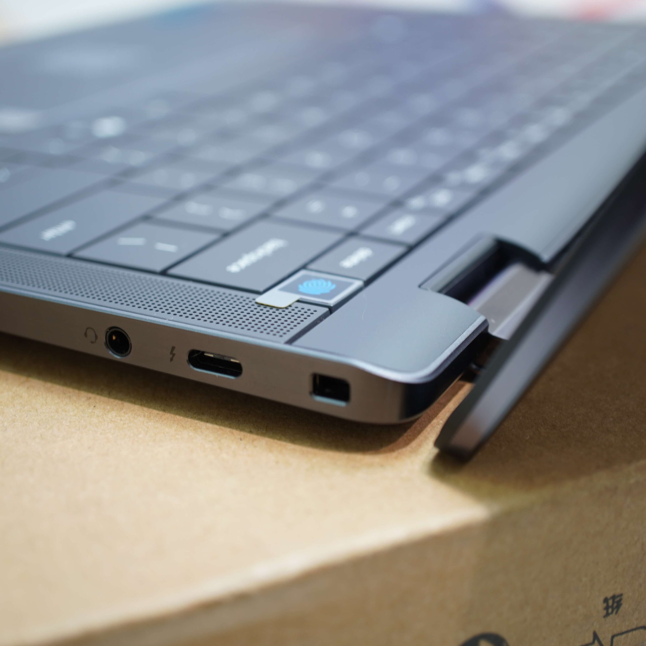 Dell Latitude 9450 2-in-1 (8)